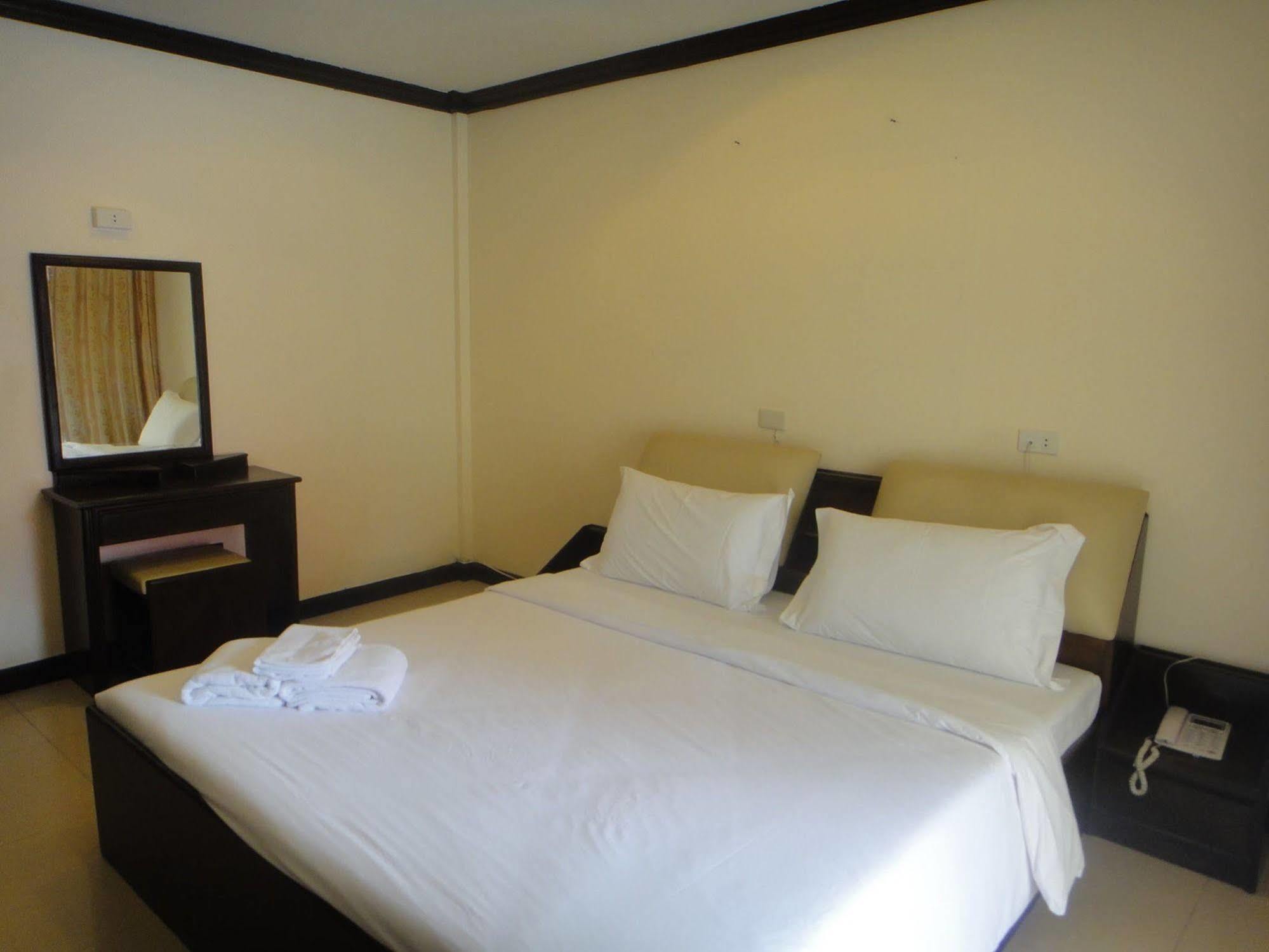 Safe House Hostel Patong Exterior foto
